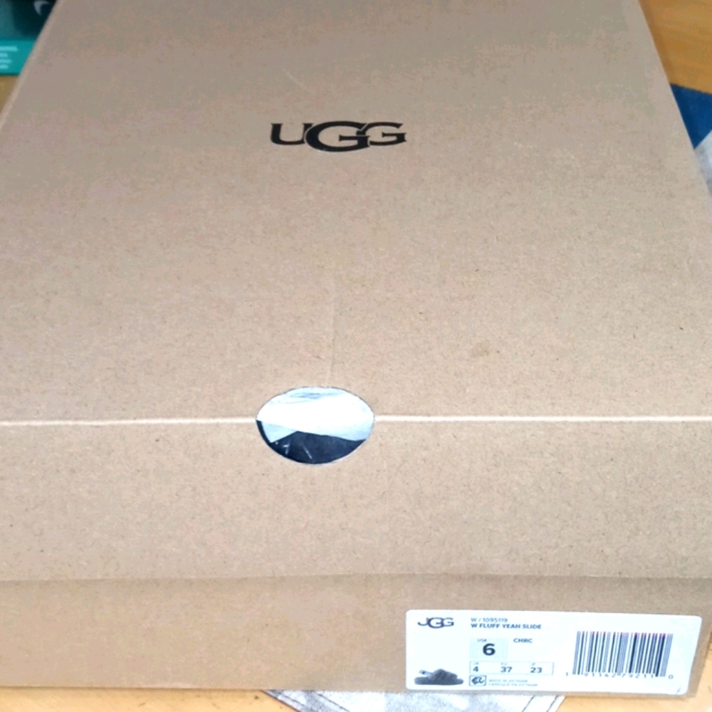 UGG'S W/FLUFF YEAH SLIDE